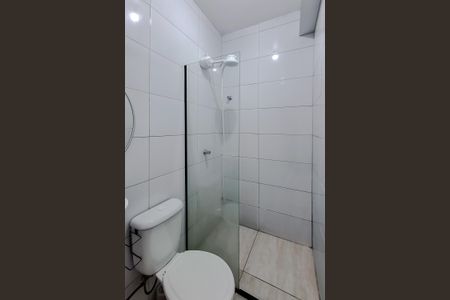 Banheiro de kitnet/studio para alugar com 1 quarto, 26m² em Aclimação, São Paulo