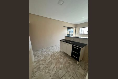 Cozinha de apartamento para alugar com 2 quartos, 60m² em QR 212, Brasília