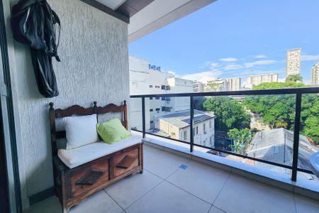 Apartamento à venda com 151m², 4 quartos e 2 vagas Apartamento à venda com 151m², 4 quartos e 2 vagasVaranda