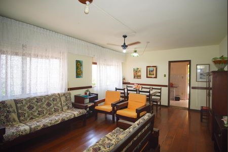 Sala 1 de casa à venda com 3 quartos, 600m² em Bom Jesus, Porto Alegre