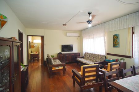 Sala 1 de casa à venda com 3 quartos, 600m² em Bom Jesus, Porto Alegre