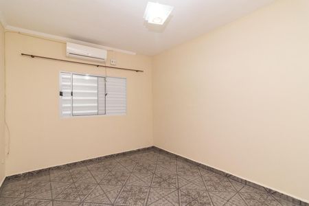 Quarto 1 de casa para alugar com 3 quartos, 200m² em Vila Ré, São Paulo