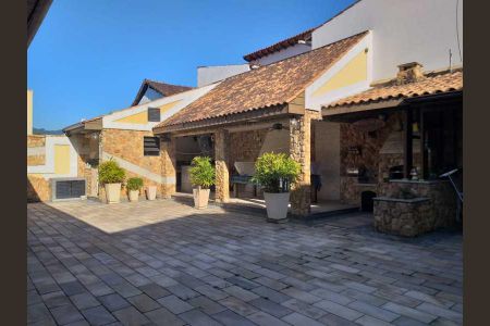 Casa à venda com 320m², 3 quartos e 7 vagas