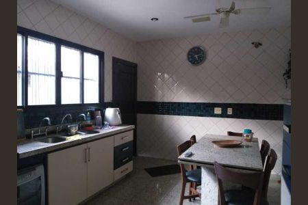 Casa à venda com 320m², 3 quartos e 7 vagas