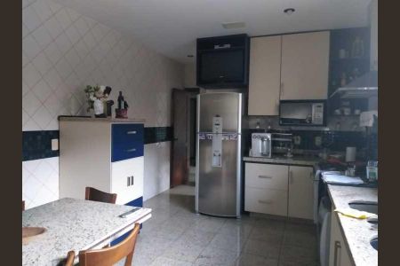 Casa à venda com 320m², 3 quartos e 7 vagas