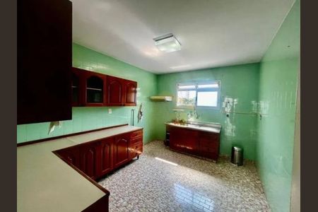Casa à venda com 3 quartos, 120m² em Jardim Aeroporto, São Paulo