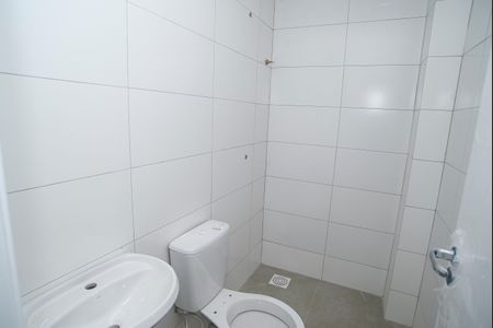 Banheiro de apartamento para alugar com 1 quarto, 36m² em Jardim Algarve, Viamão