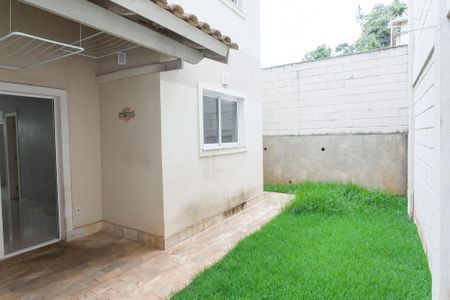 Casa de condomínio à venda com 200m², 3 quartos e 2 vagasarea privativa