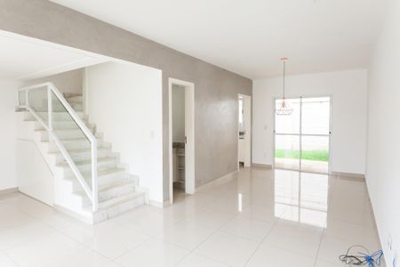 sala de casa de condomínio à venda com 3 quartos, 200m² em Vila Madeira, Nova Lima