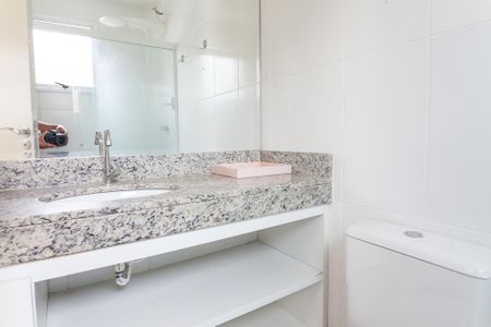 Casa de condomínio à venda com 200m², 3 quartos e 2 vagasBanheiro