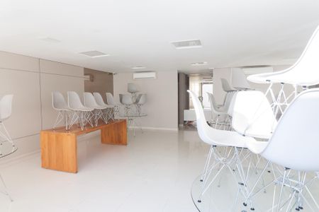 Casa de condomínio à venda com 200m², 3 quartos e 2 vagasÁrea comum - Salão de festas