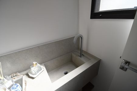 Casa de condomínio à venda com 138m², 3 quartos e 2 vagasLavabo