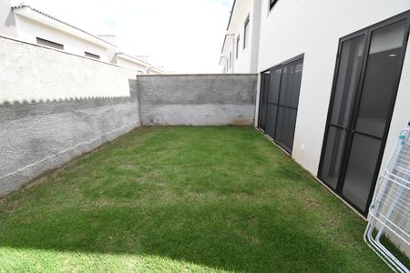 Casa de condomínio à venda com 138m², 3 quartos e 2 vagasJardim