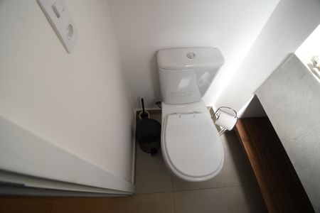 Casa de condomínio à venda com 138m², 3 quartos e 2 vagasLavabo