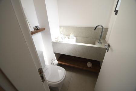 Casa de condomínio à venda com 138m², 3 quartos e 2 vagasLavabo