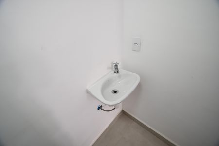 Casa de condomínio à venda com 138m², 3 quartos e 2 vagasBanheiro de serviço