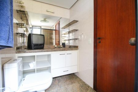 Apartamento à venda com 220m², 4 quartos e 3 vagasBanheiro da Suíte 2