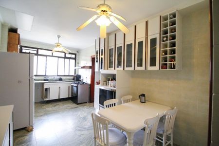 Apartamento à venda com 220m², 4 quartos e 3 vagasCozinha