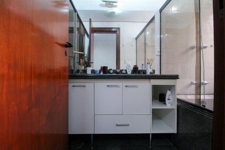 Apartamento à venda com 220m², 4 quartos e 3 vagasBanheiro da Suíte 3