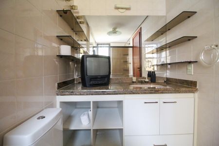 Apartamento à venda com 220m², 4 quartos e 3 vagasBanheiro da Suíte 2