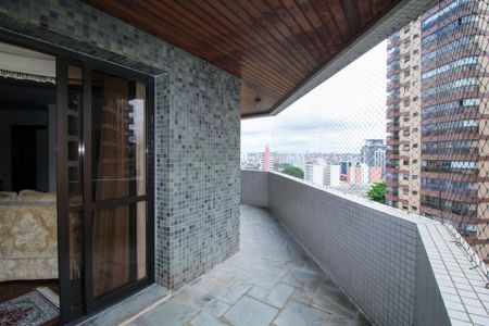 Apartamento à venda com 220m², 4 quartos e 3 vagasVaranda