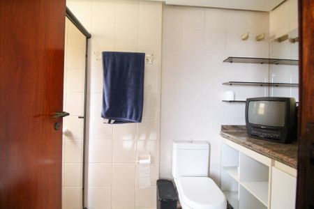 Apartamento à venda com 220m², 4 quartos e 3 vagasBanheiro da Suíte 2