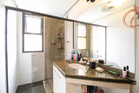 Apartamento à venda com 220m², 4 quartos e 3 vagasBanheiro da Suíte 1