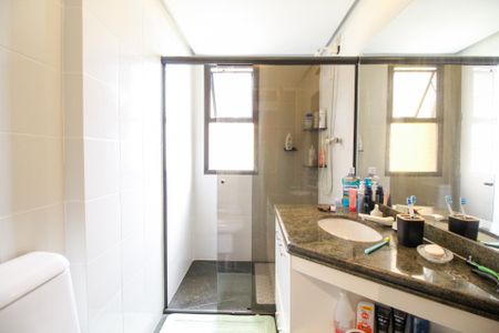 Apartamento à venda com 220m², 4 quartos e 3 vagasBanheiro da Suíte 1