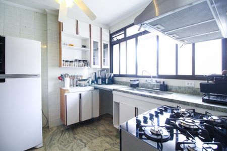 Apartamento à venda com 220m², 4 quartos e 3 vagasCozinha