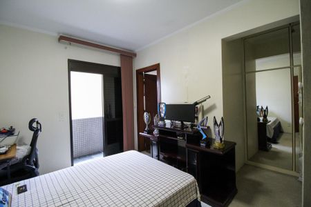 Apartamento à venda com 220m², 4 quartos e 3 vagasSuíte 2