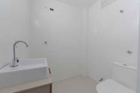 Banheiro de kitnet/studio para alugar com 1 quarto, 28m² em Bela Vista, São Paulo