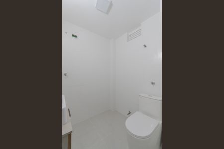 Banheiro de kitnet/studio para alugar com 1 quarto, 28m² em Bela Vista, São Paulo
