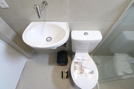 Banheiro de kitnet/studio para alugar com 1 quarto, 30m² em Barra Funda, São Paulo