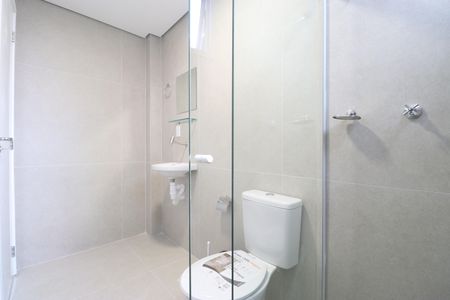 Banheiro de kitnet/studio para alugar com 1 quarto, 26m² em Barra Funda, São Paulo