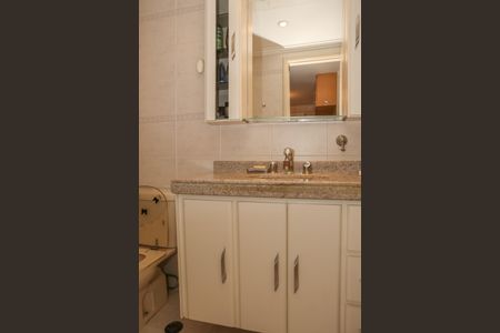 Apartamento à venda com 166m², 4 quartos e 3 vagasBanheiro da Suíte 2