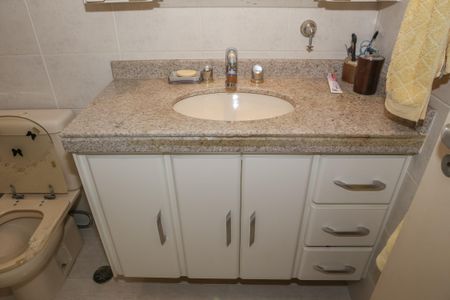 Apartamento à venda com 166m², 4 quartos e 3 vagasBanheiro da Suíte 2