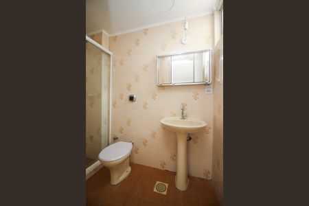 Banheiro de apartamento à venda com 1 quarto, 26m² em Menino Deus, Porto Alegre