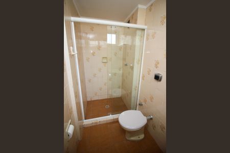 Banheiro de apartamento à venda com 1 quarto, 26m² em Menino Deus, Porto Alegre