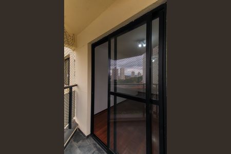 Varanda de apartamento para alugar com 3 quartos, 80m² em Vila Bertioga, São Paulo