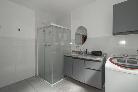 Banheiro de apartamento à venda com 1 quarto, 46m² em Mário Quintana, Porto Alegre