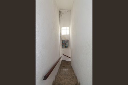 Casa para alugar com 160m², 3 quartos e 1 vaga Casa para alugar com 160m², 3 quartos e 1 vagaEscadas