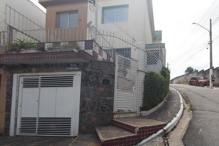 Casa para alugar com 160m², 3 quartos e 1 vaga Casa para alugar com 160m², 3 quartos e 1 vagaFachada