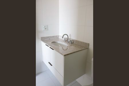 Apartamento à venda com 75m², 2 quartos e 2 vagas Apartamento à venda com 75m², 2 quartos e 2 vagasBanheiro da Suíte 1