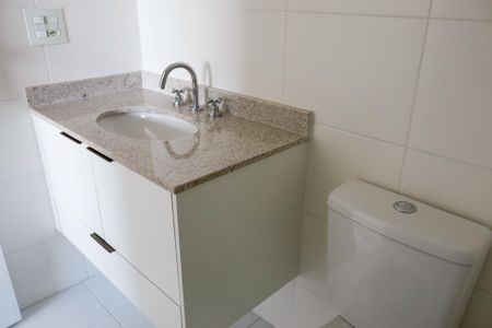 Apartamento à venda com 75m², 2 quartos e 2 vagas Apartamento à venda com 75m², 2 quartos e 2 vagasBanheiro da Suíte 1