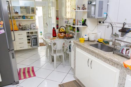 Casa para alugar com 130m², 3 quartos e 3 vagas Casa para alugar com 130m², 3 quartos e 3 vagasCozinha