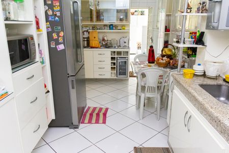 Casa para alugar com 130m², 3 quartos e 3 vagas Casa para alugar com 130m², 3 quartos e 3 vagasCozinha