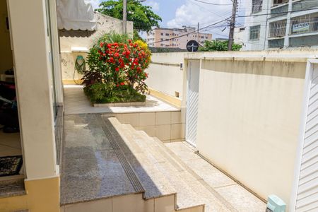 Casa para alugar com 130m², 3 quartos e 3 vagas Casa para alugar com 130m², 3 quartos e 3 vagasVaranda