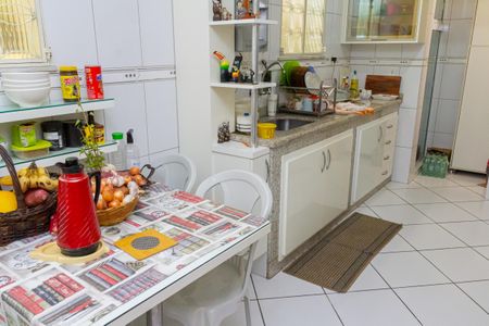 Casa para alugar com 130m², 3 quartos e 3 vagas Casa para alugar com 130m², 3 quartos e 3 vagasCozinha