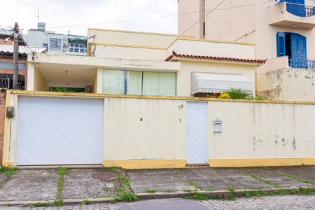 Casa para alugar com 130m², 3 quartos e 3 vagas Casa para alugar com 130m², 3 quartos e 3 vagasFachada