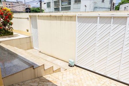 Casa para alugar com 130m², 3 quartos e 3 vagas Casa para alugar com 130m², 3 quartos e 3 vagasVaranda